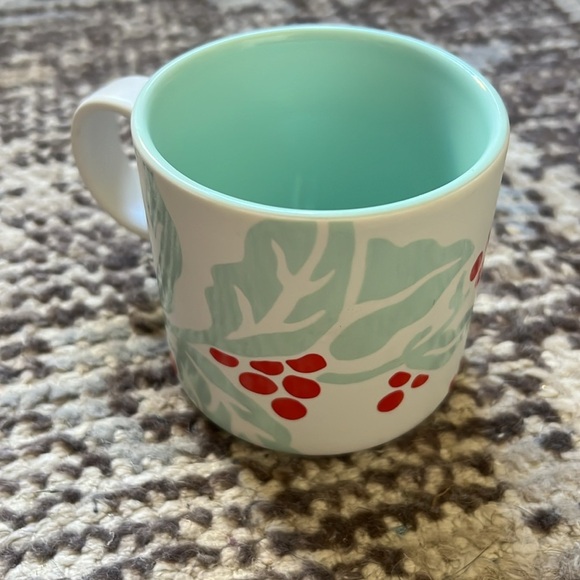 Starbucks 2018 Holiday Christmas Holly Berry Mug, 12 Fl. Oz. - Picture 2 of 5